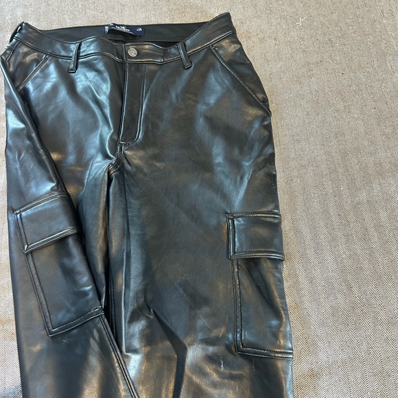 Hollister pleather pants - Picture 3 of 4